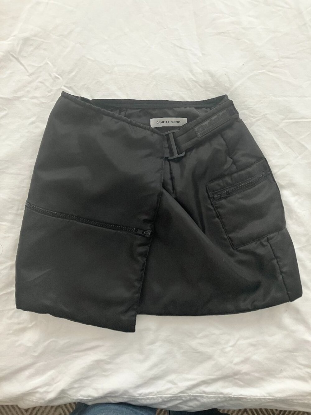 Guizio - Low Rise Puffer Mini Skirt in Black